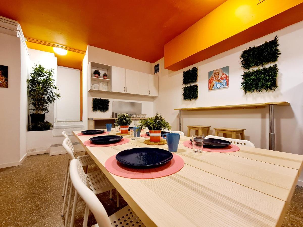 Arc House Gracia Hostel Barcelona Exterior photo