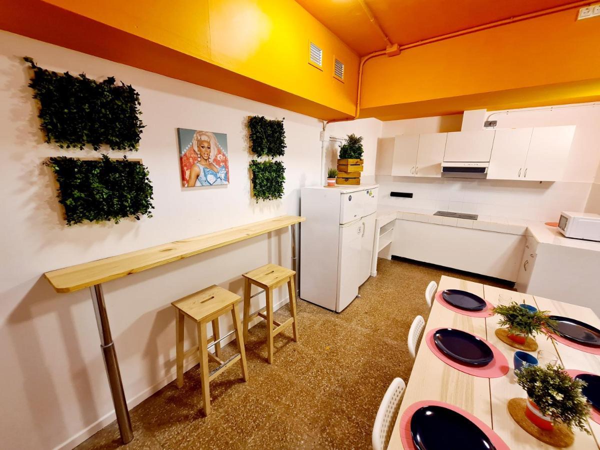 Arc House Gracia Hostel Barcelona Exterior photo