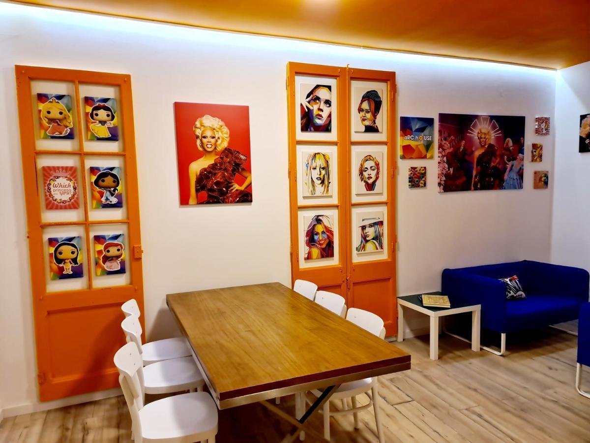 Arc House Gracia Hostel Barcelona Exterior photo